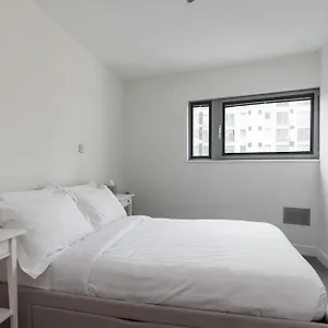  Apartment Centre